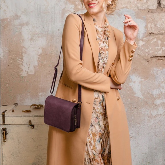 Brand New Karla Hanson Madison Organizer Crossbody Bag RFID Blocking Plum Purse - Picture 14 of 15